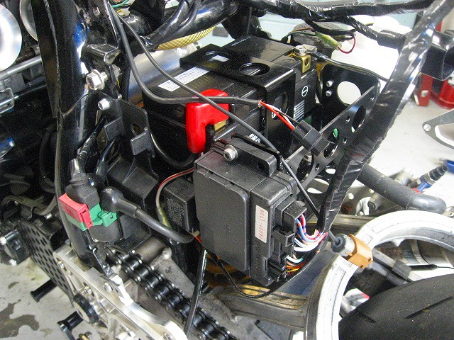 GPZ900R MFバッテリー及び配線加工